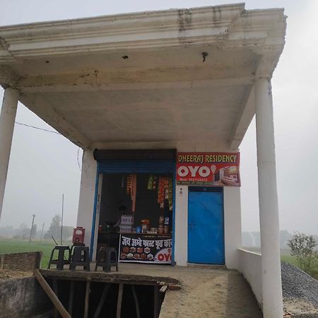 Hotel O Dheeraj Residency Bela Pratapgarh Buitenkant foto